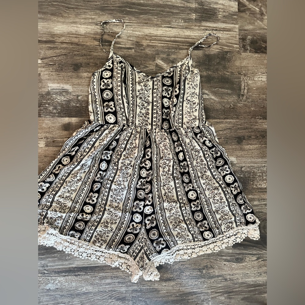 Abercrombie & Fitch Monochrome Patterned Top